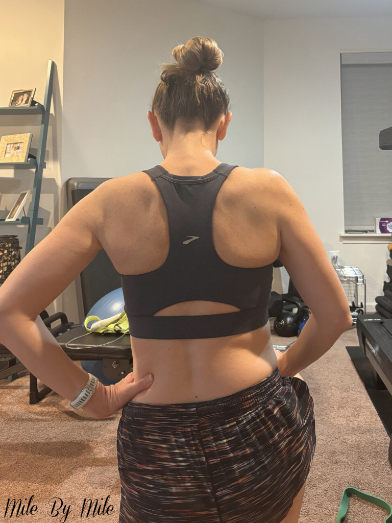 Back of Brooks Luxe Pocket Bra